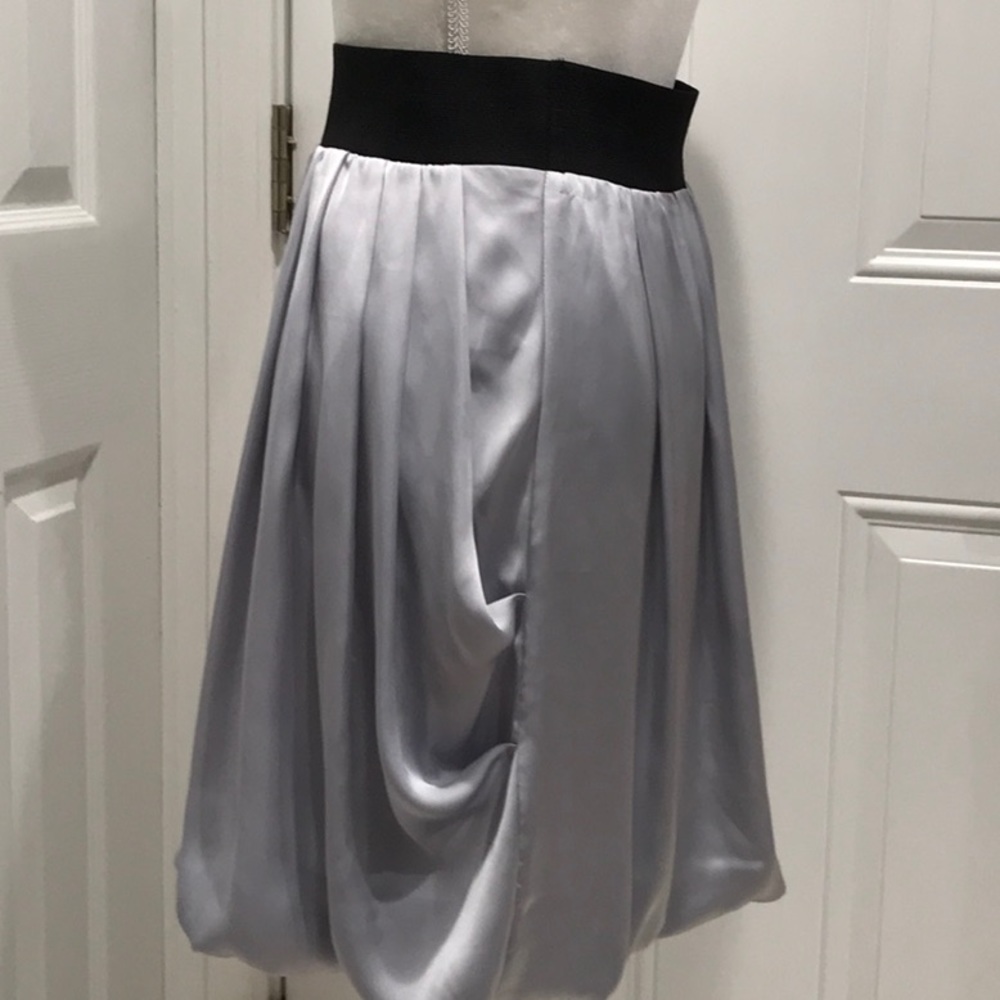 🌺🌺H&M Super Cute Design Gray Bubble Hem Lined Skirt, Size 6
